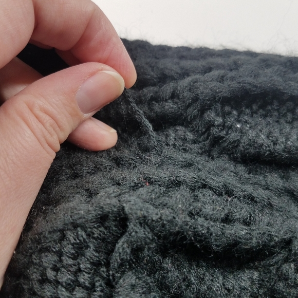 Thick Black Cable Knit Hat and Infinity Scarf - Picture 5 of 14